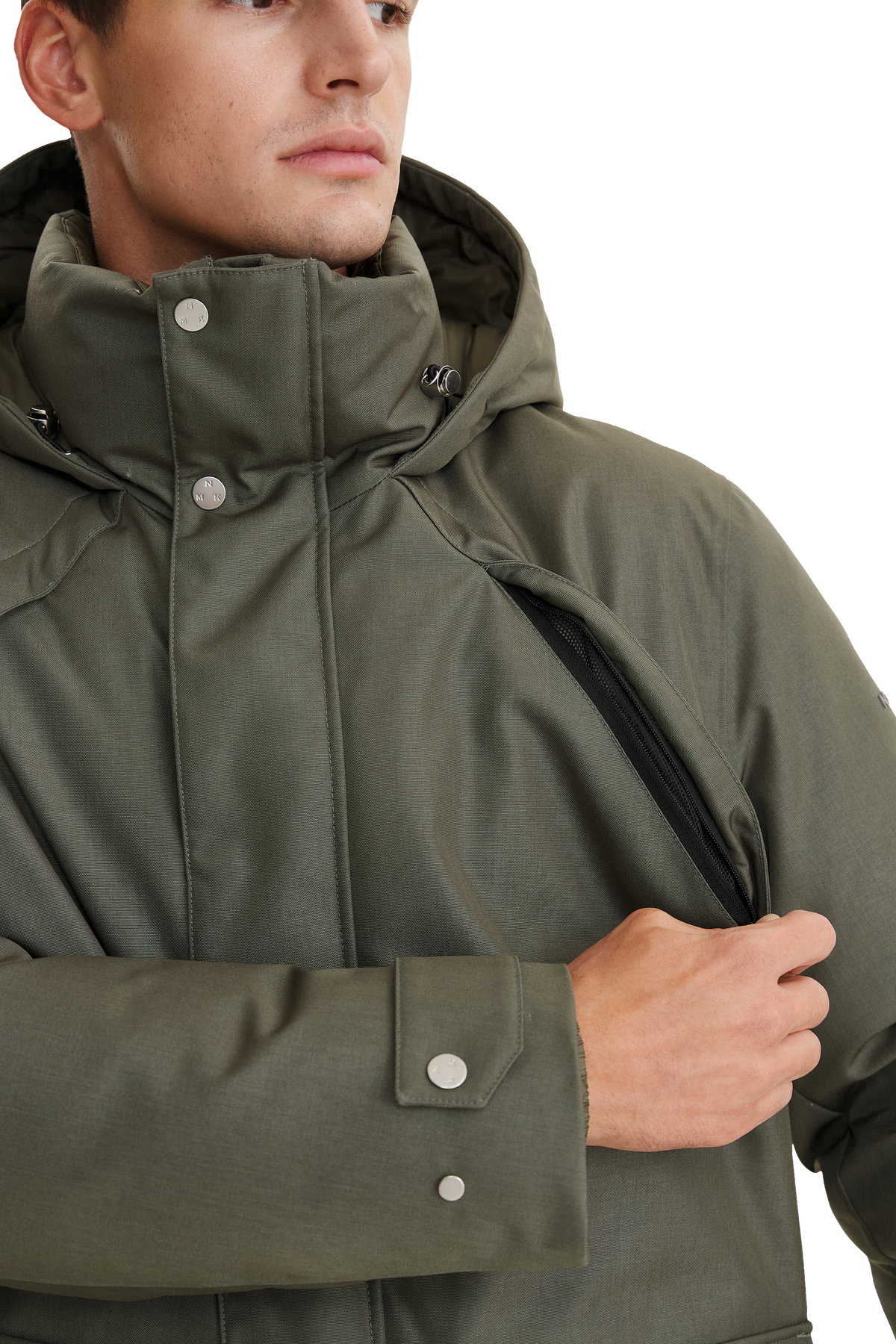 LANGUARD_Khaki_Model_Closeup
